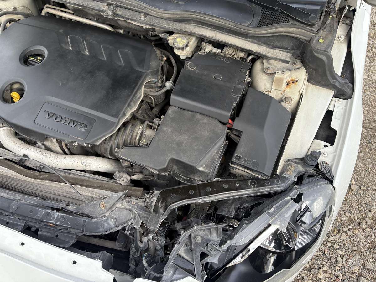 Volvo V40, 1.6 l., hatchback