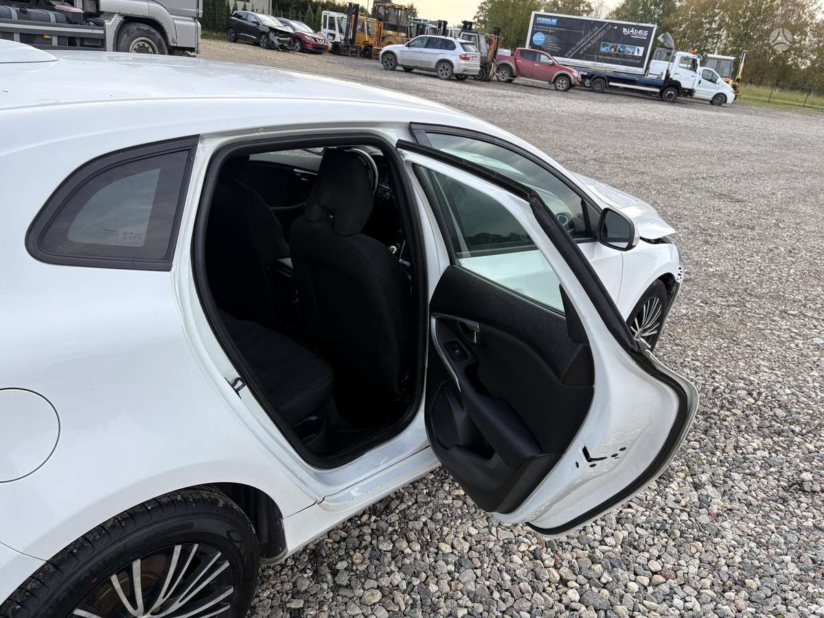 Volvo V40, 1.6 l., Хэтчбек