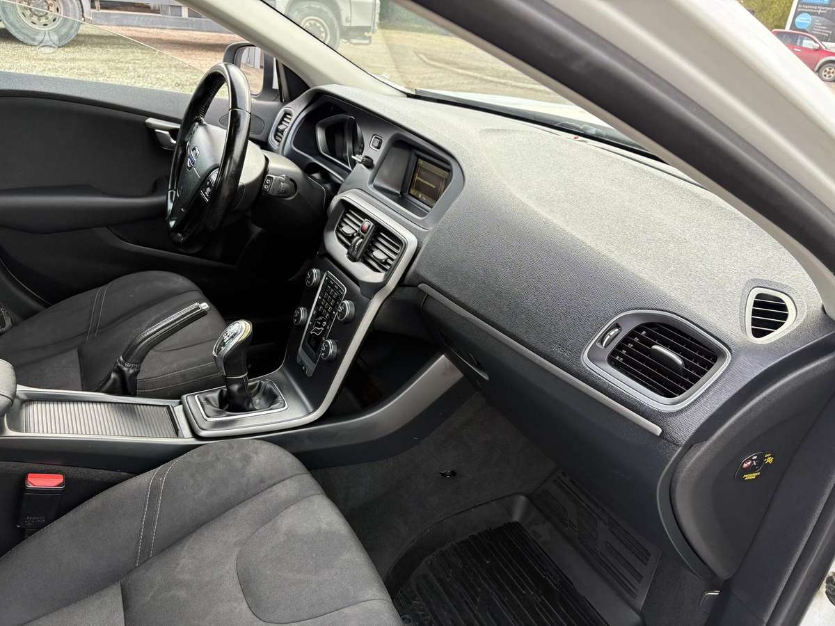 Volvo V40, 1.6 l., Хэтчбек