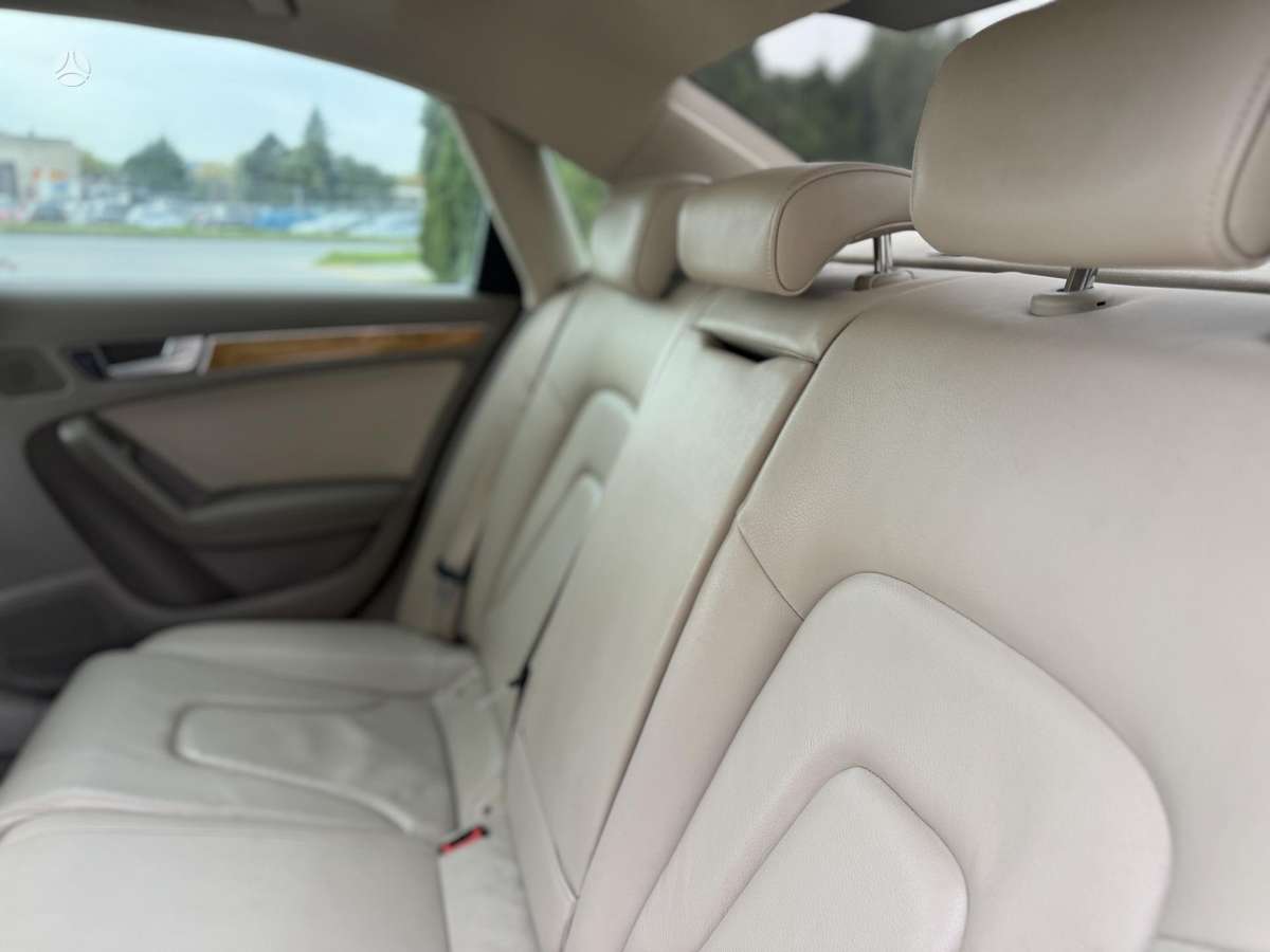 Audi A4, 2.0 l., saloon / sedan