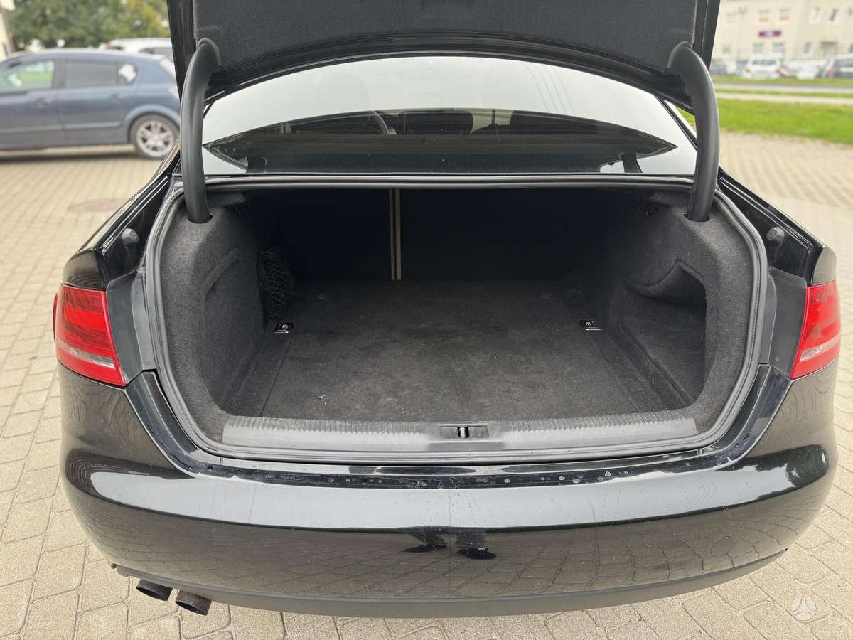 Audi A4, 2.0 l., sedanas