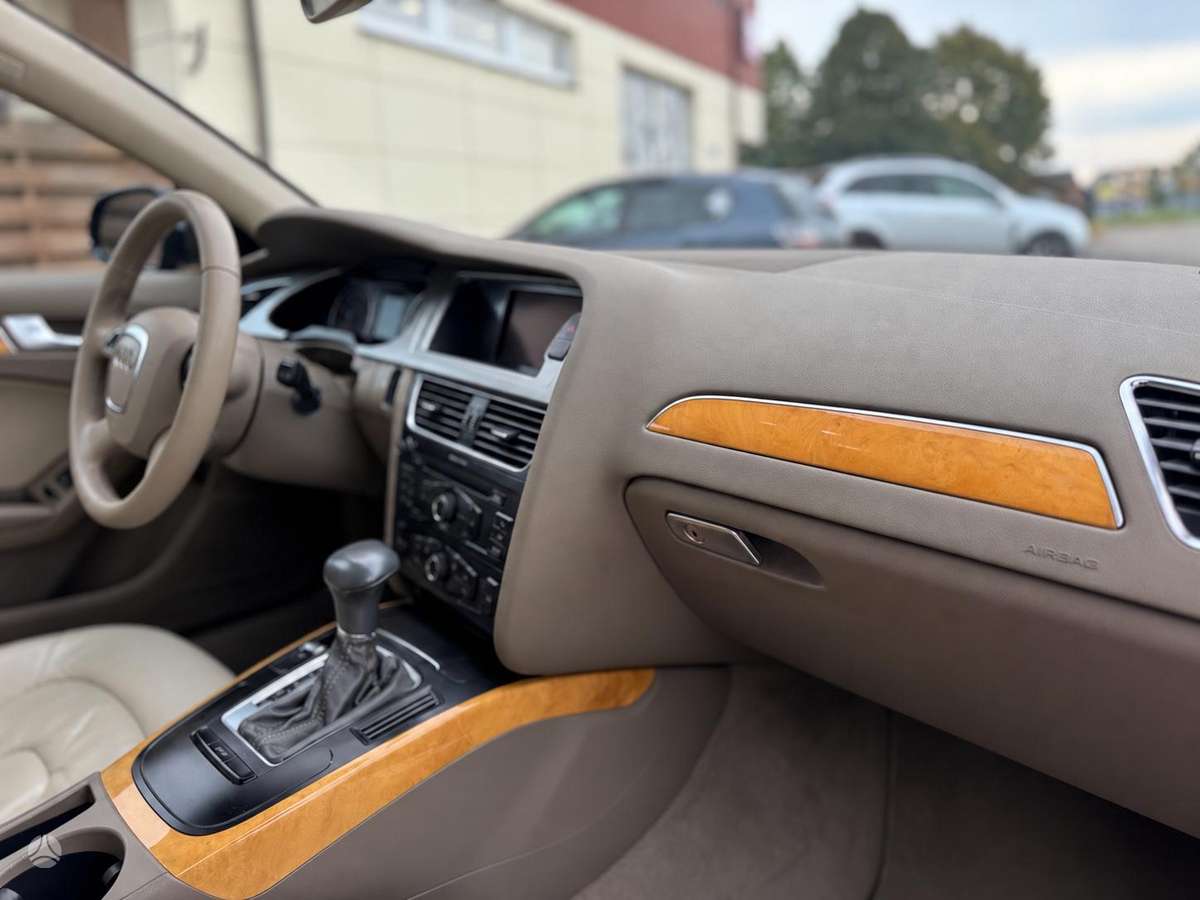 Audi A4, 2.0 l., saloon / sedan
