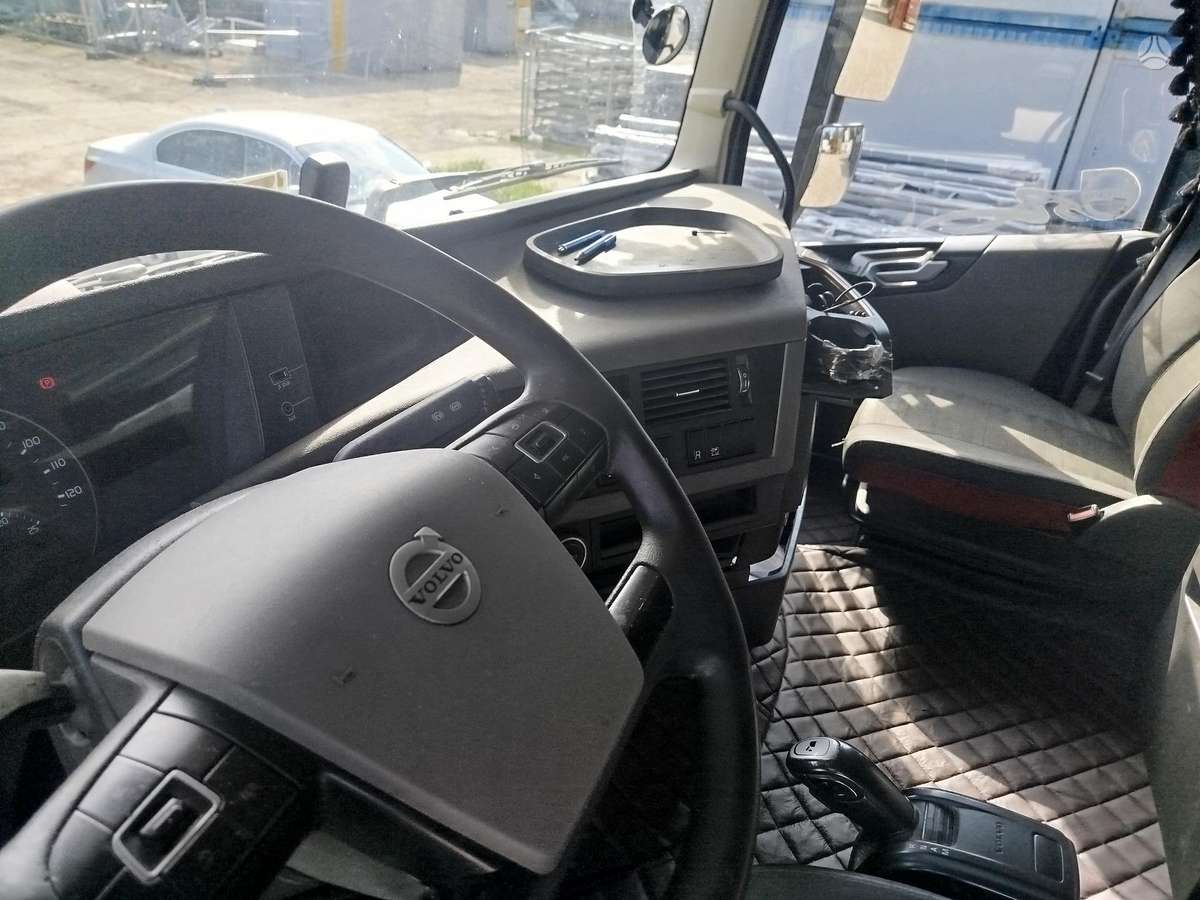 Volvo FH13 42T, double sleeper
