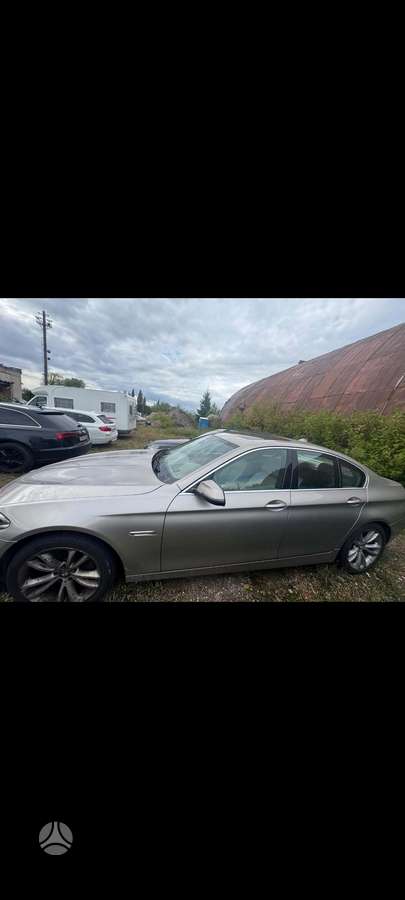 BMW 535, Седан