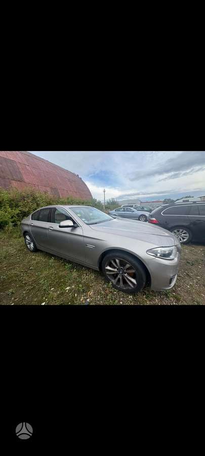 BMW 535, Седан