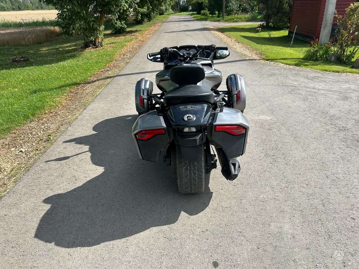 Can-Am Spyder 1330cc, trikes