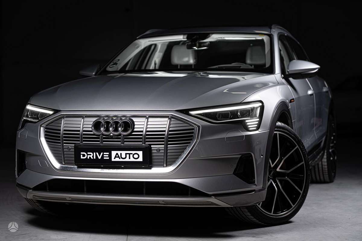 Audi e-tron, 95 kWh, off-road / crossover