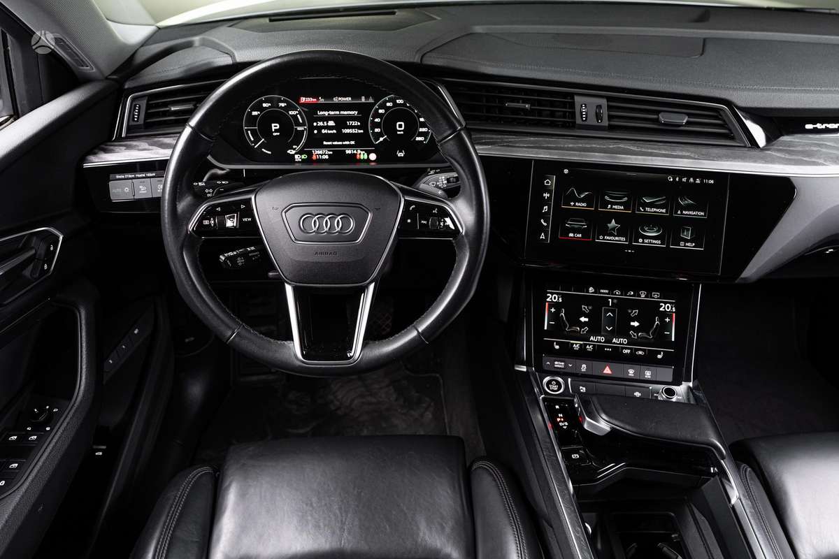 Audi e-tron, 95 kWh, off-road / crossover