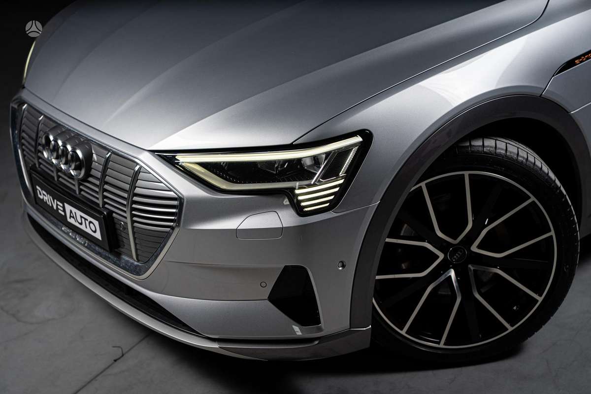 Audi e-tron, 95 kWh, off-road / crossover