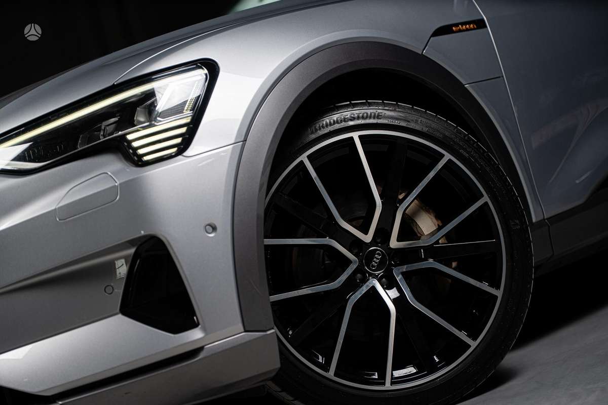 Audi e-tron, 95 kWh, off-road / crossover