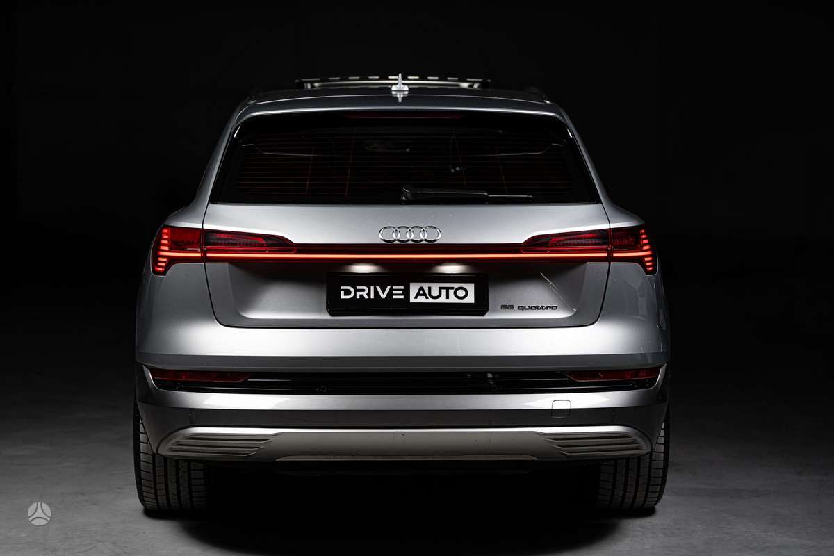 Audi e-tron, 95 kWh, off-road / crossover