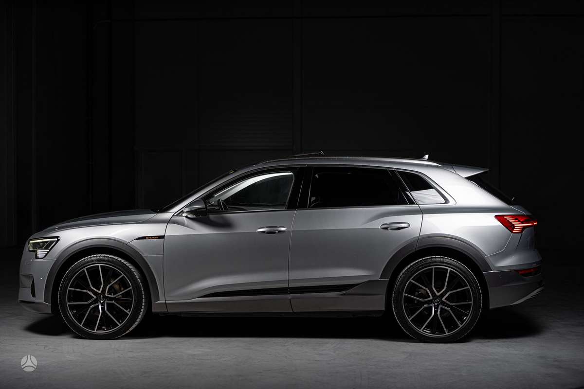 Audi e-tron, 95 kWh, off-road / crossover