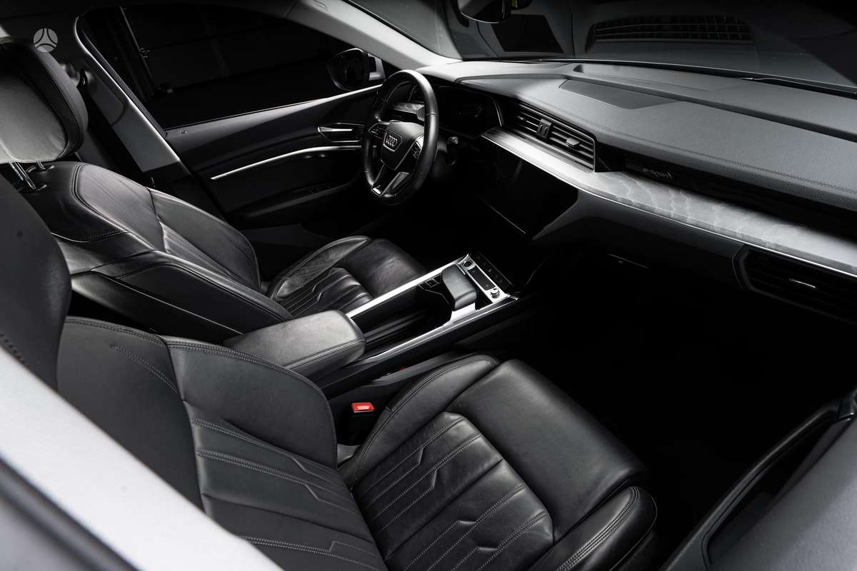 Audi e-tron, 95 kWh, off-road / crossover