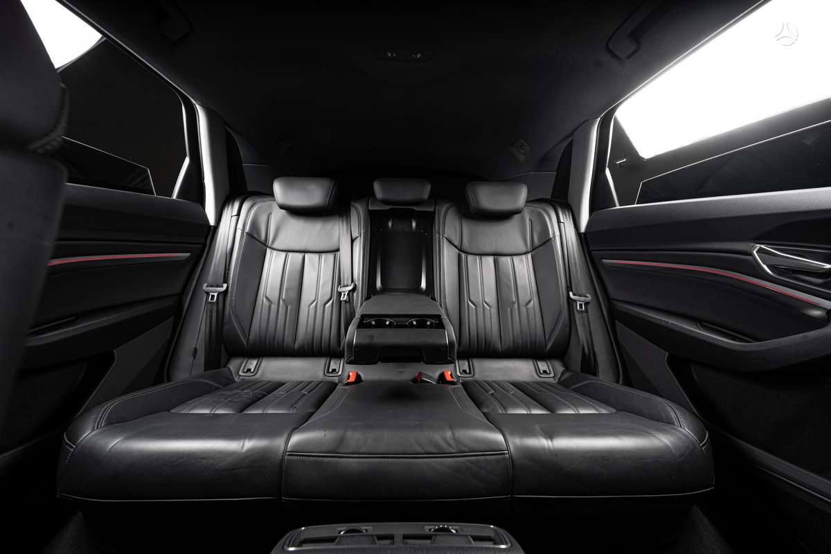 Audi e-tron, 95 kWh, off-road / crossover