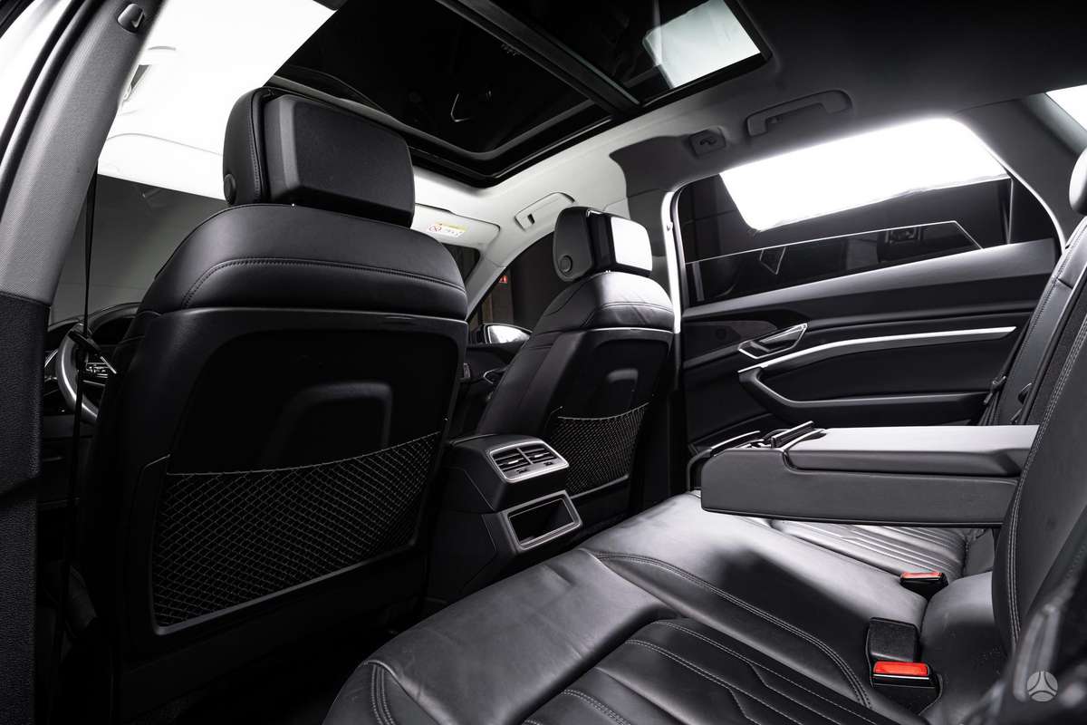 Audi e-tron, 95 kWh, off-road / crossover