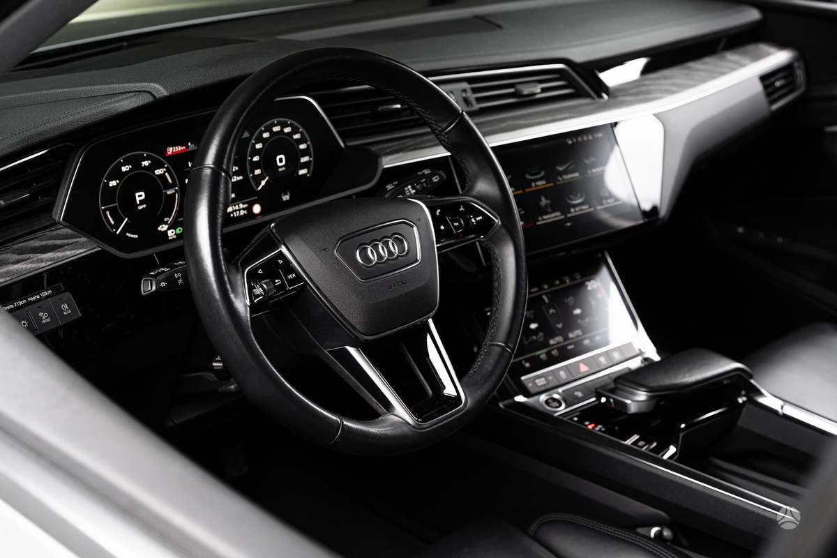 Audi e-tron, 95 kWh, off-road / crossover