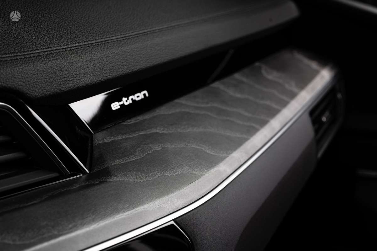 Audi e-tron, 95 kWh, off-road / crossover