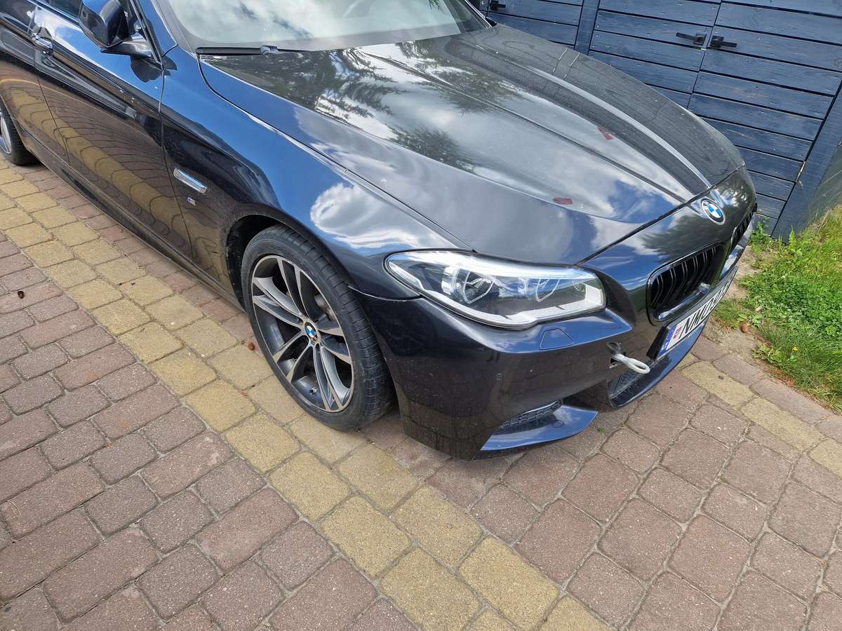 BMW 528, Седан