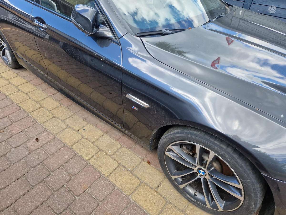 BMW 528, Седан