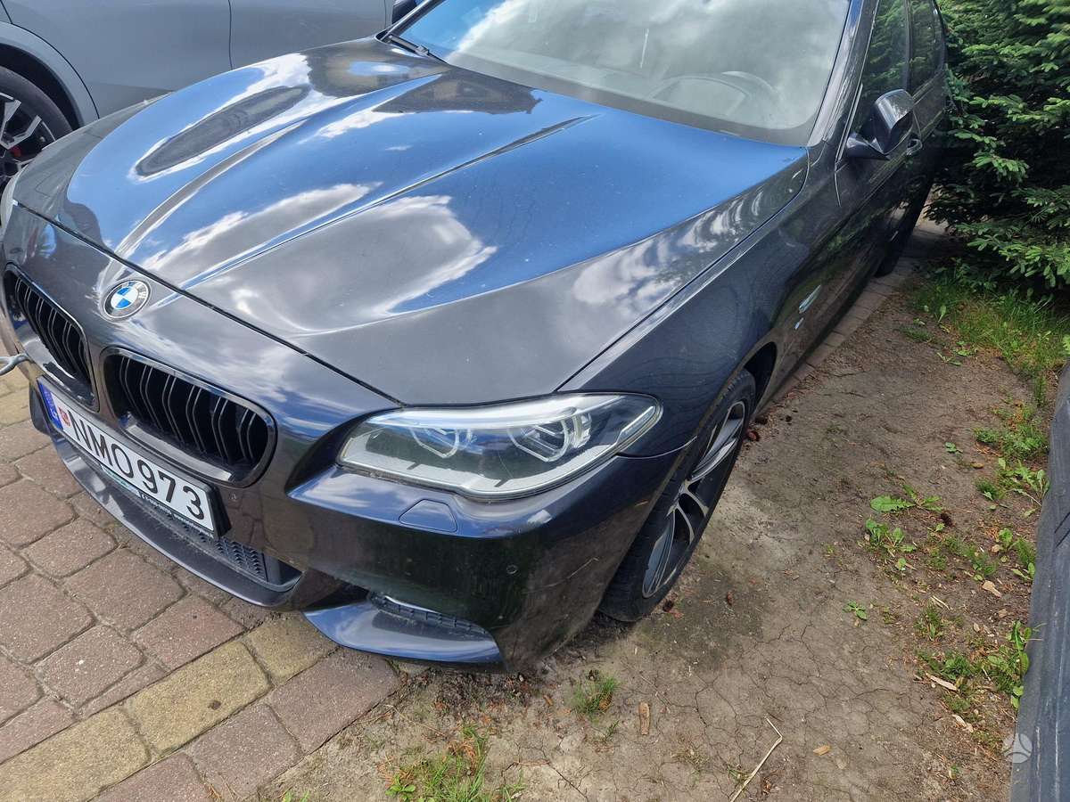 BMW 528, Седан