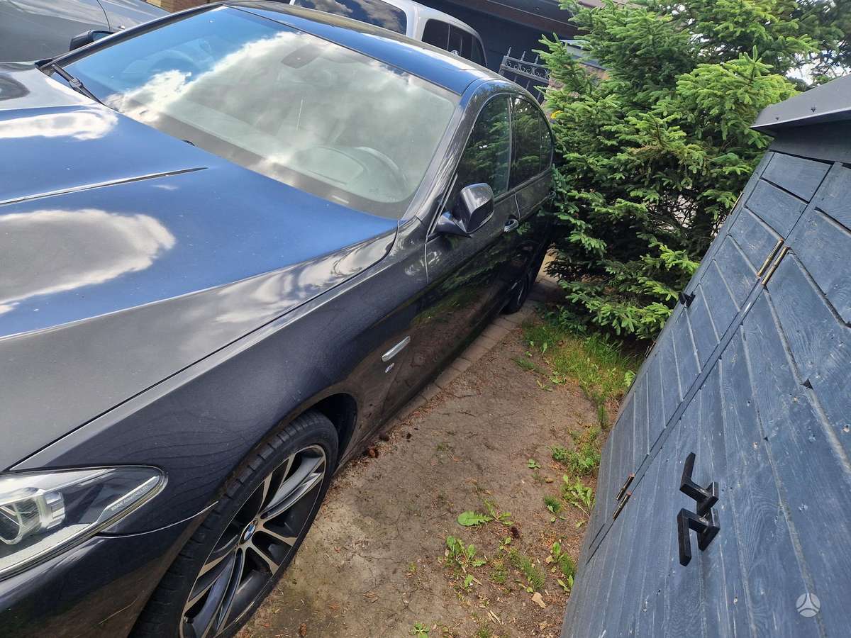 BMW 528, saloon / sedan