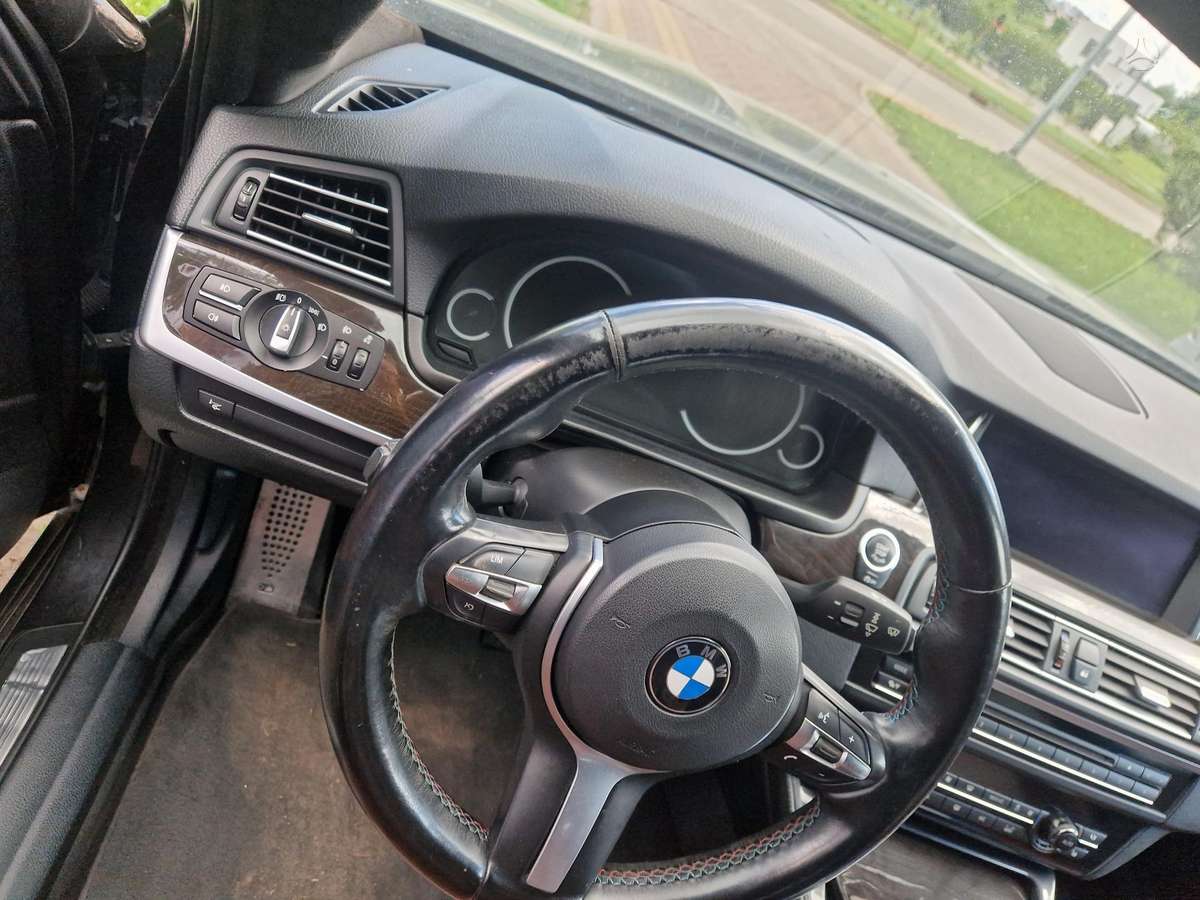 BMW 528, saloon / sedan
