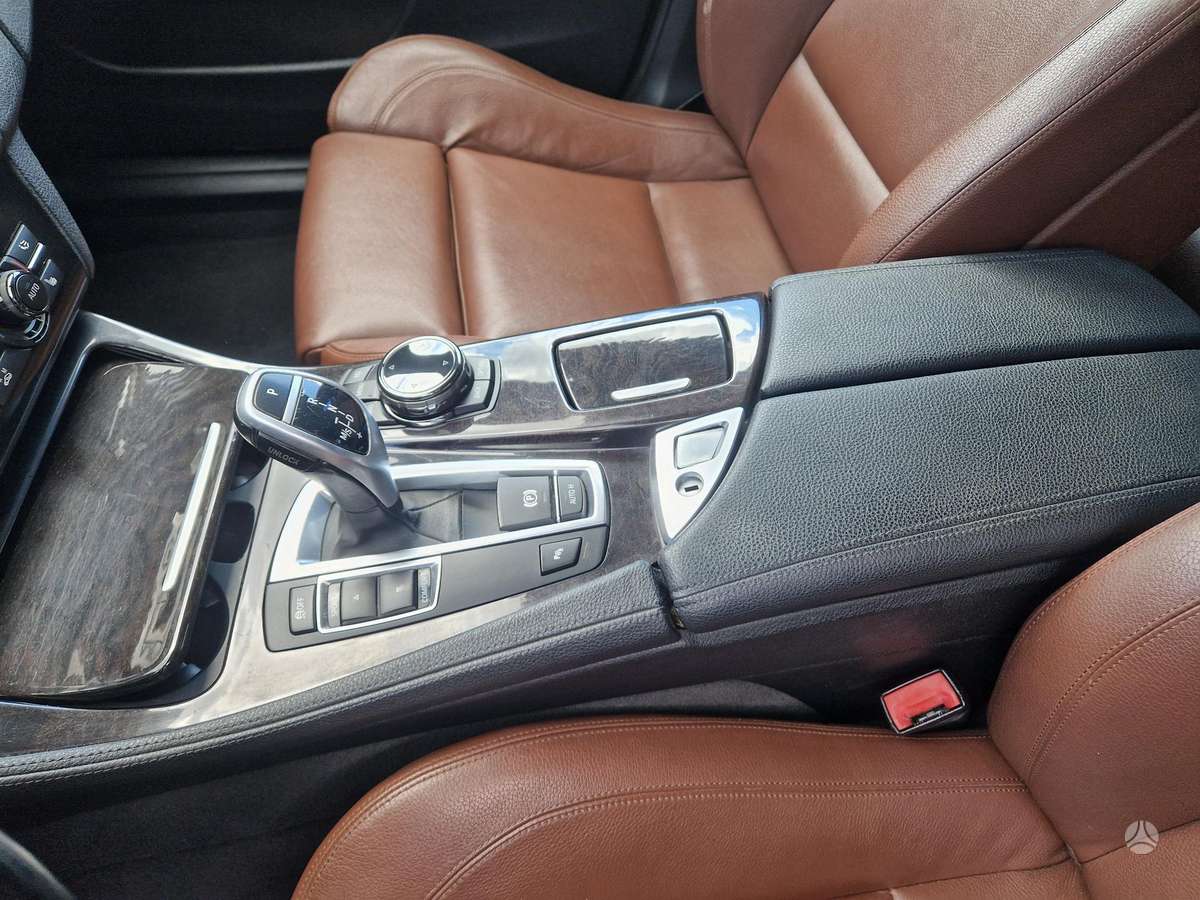 BMW 528, saloon / sedan
