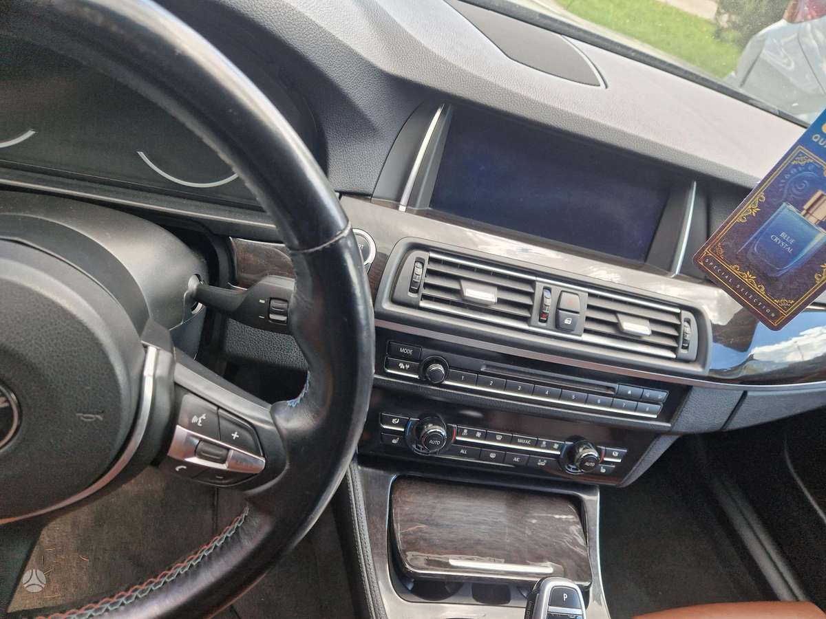 BMW 528, Седан