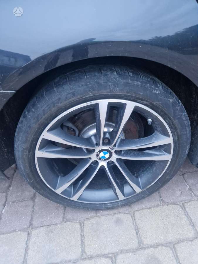 BMW 528, Седан