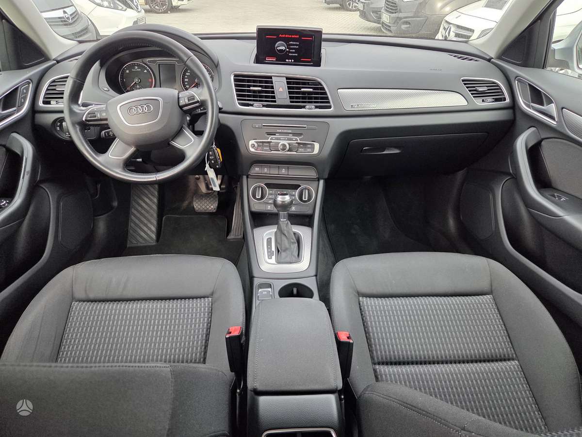 Audi Q3, 2.0 l., Хэтчбек