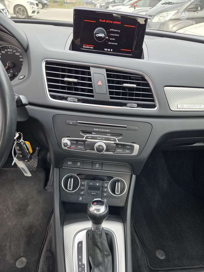 Audi Q3, 2.0 l., Хэтчбек