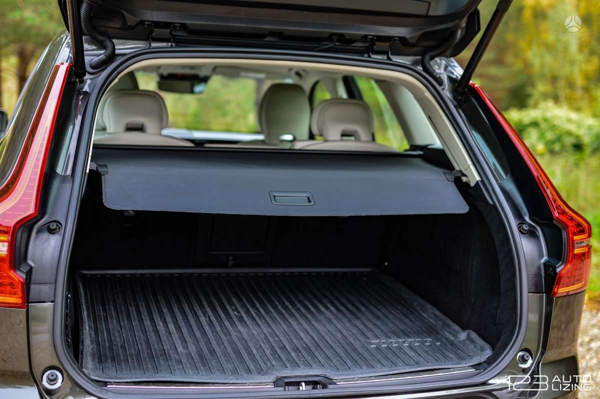 Volvo XC60, 2.0 l., off-road / crossover