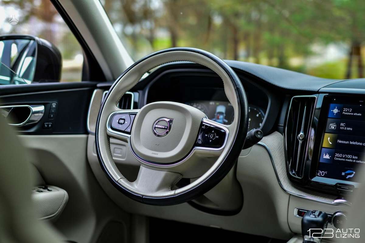 Volvo XC60, 2.0 l., off-road / crossover