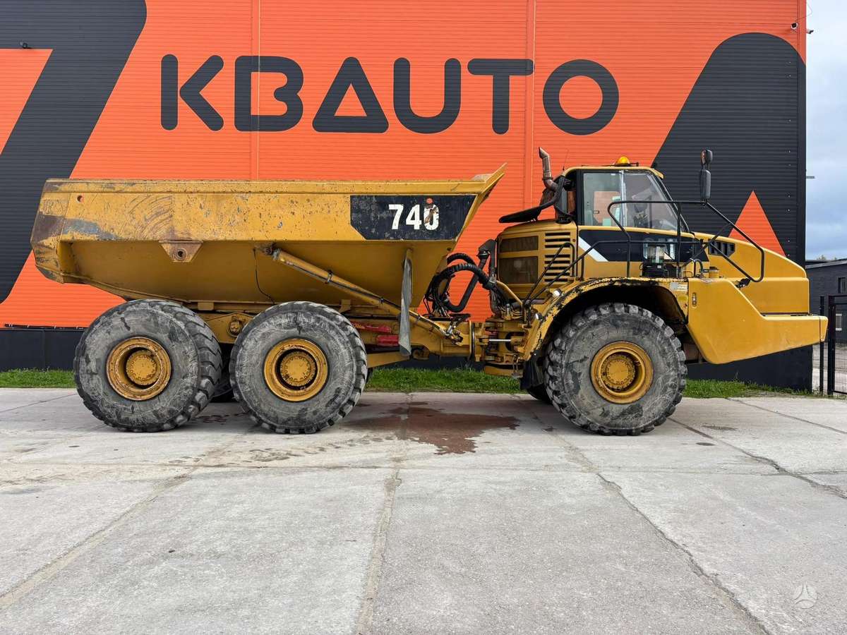 Caterpillar 740 6x6, самосвалы