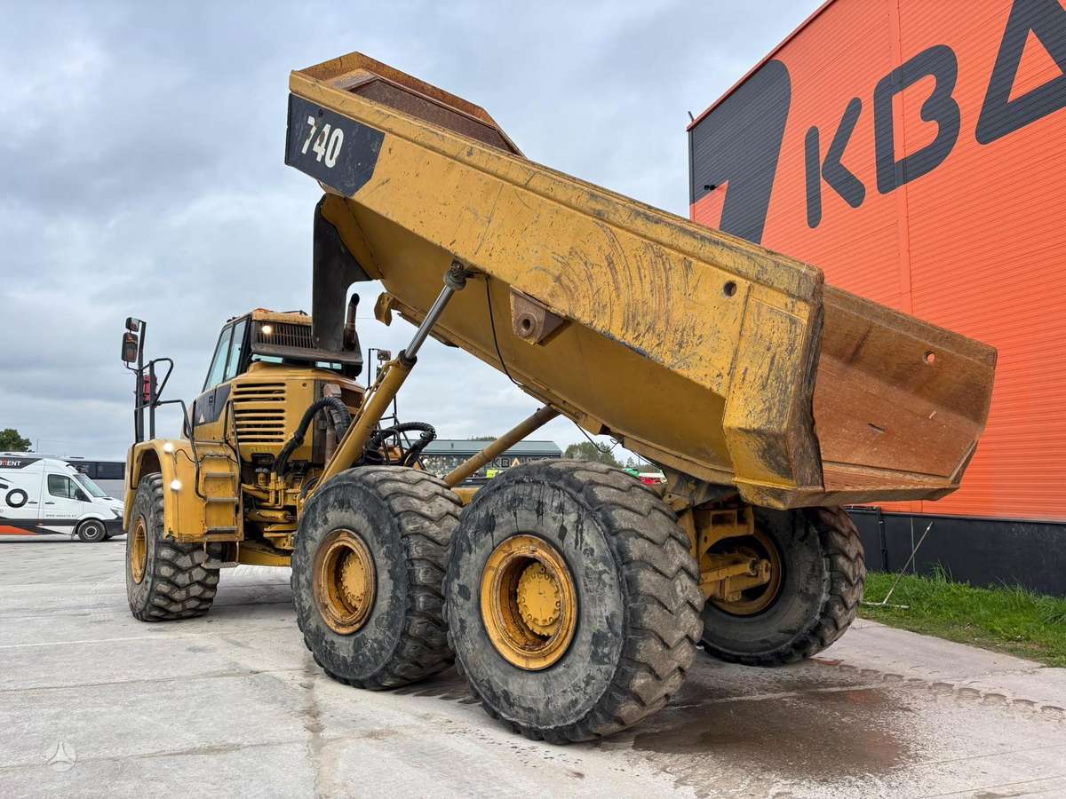 Caterpillar 740 6x6, самосвалы