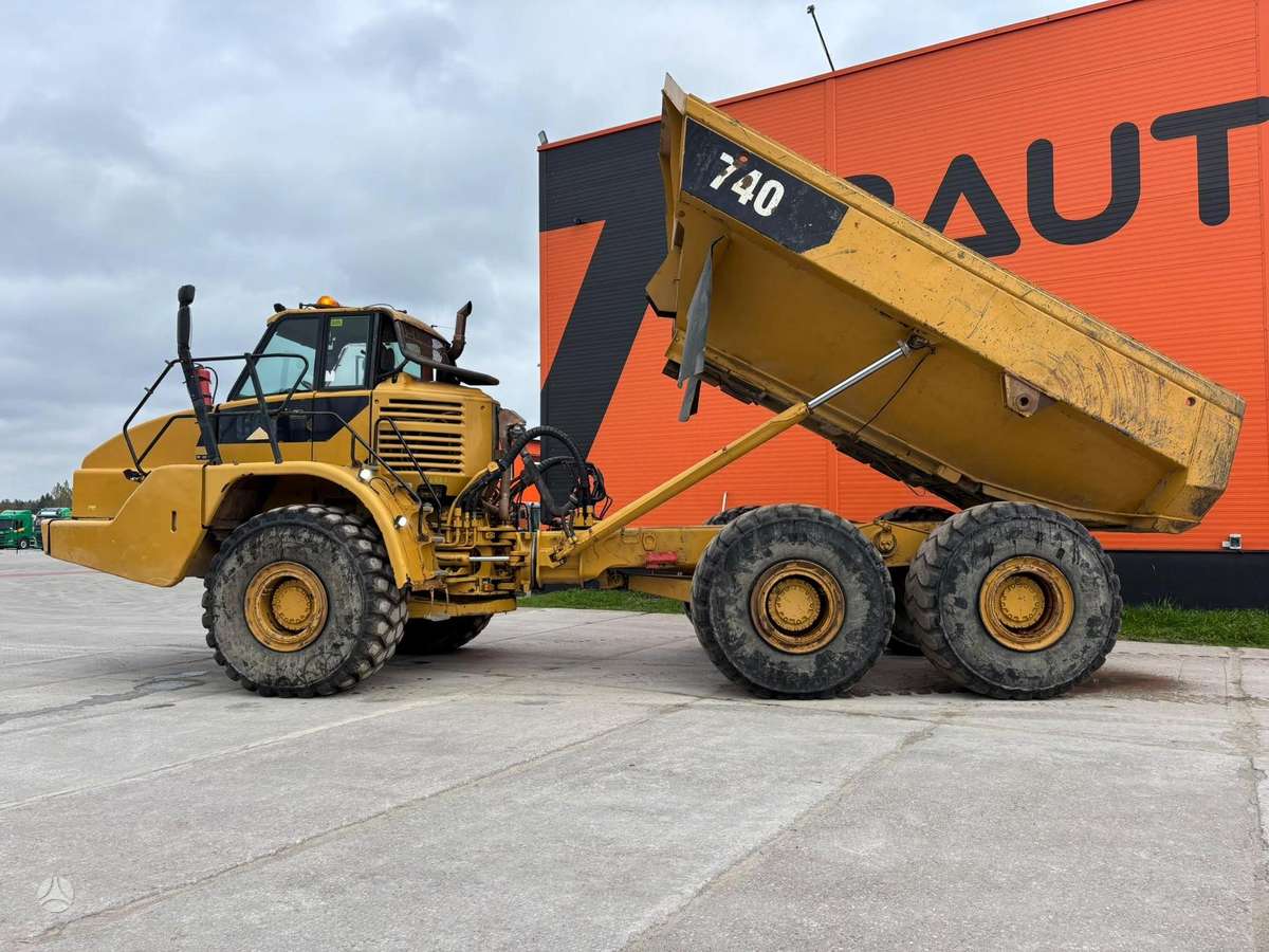 Caterpillar 740 6x6, самосвалы