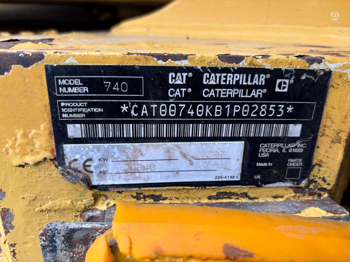 Caterpillar 740 6x6, самосвалы