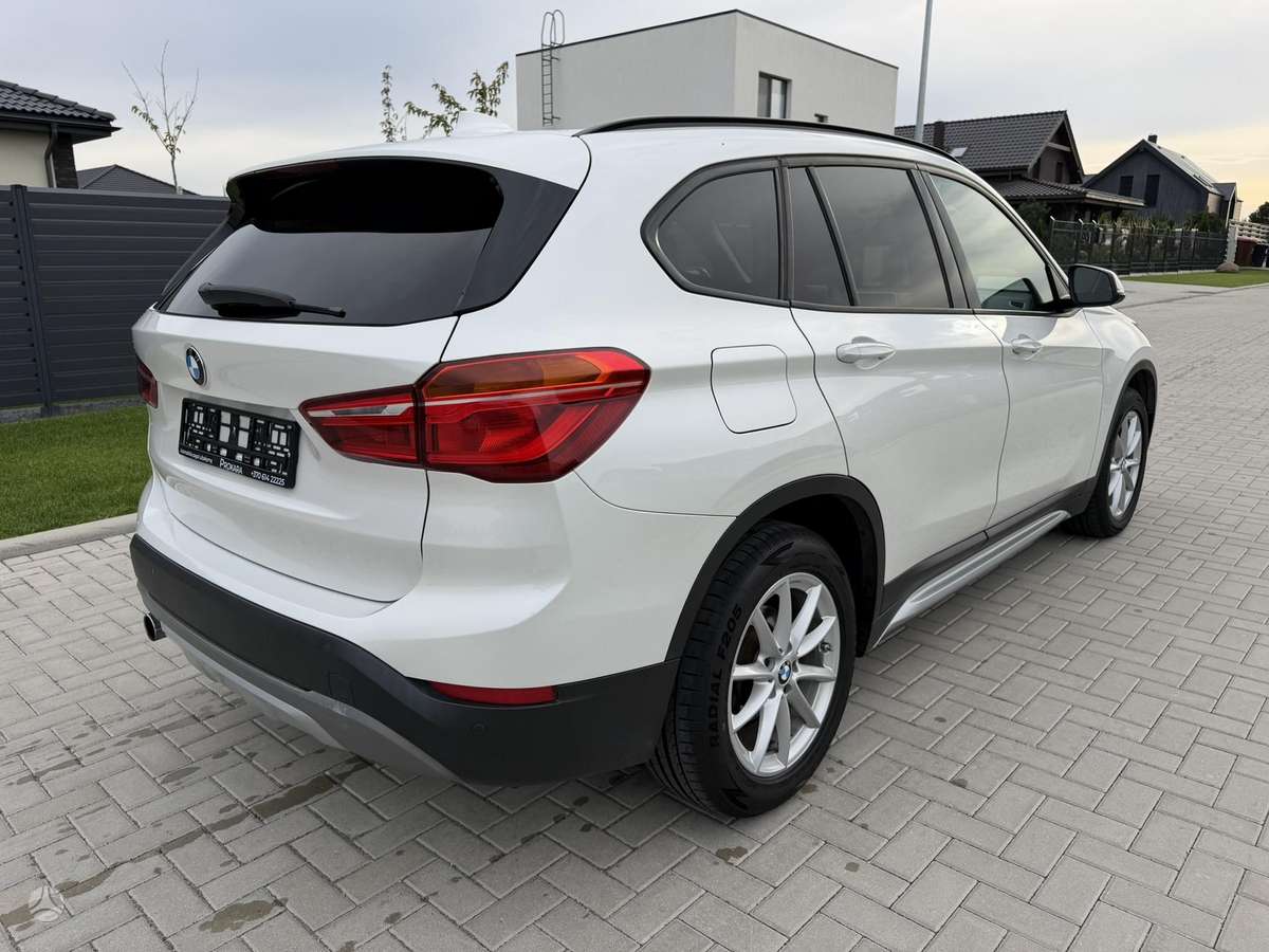 BMW X1, 2.0 l., off-road / crossover