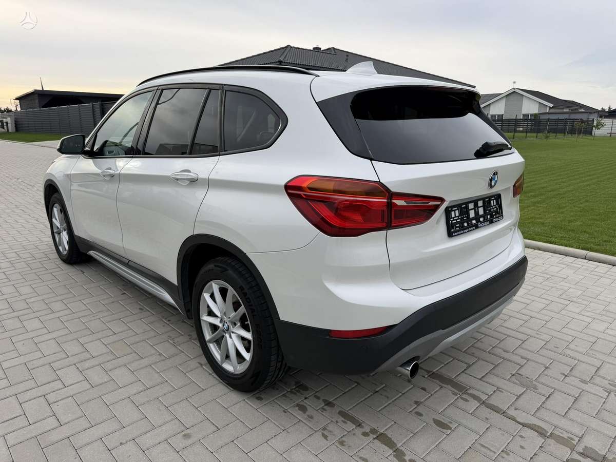 BMW X1, 2.0 l., off-road / crossover
