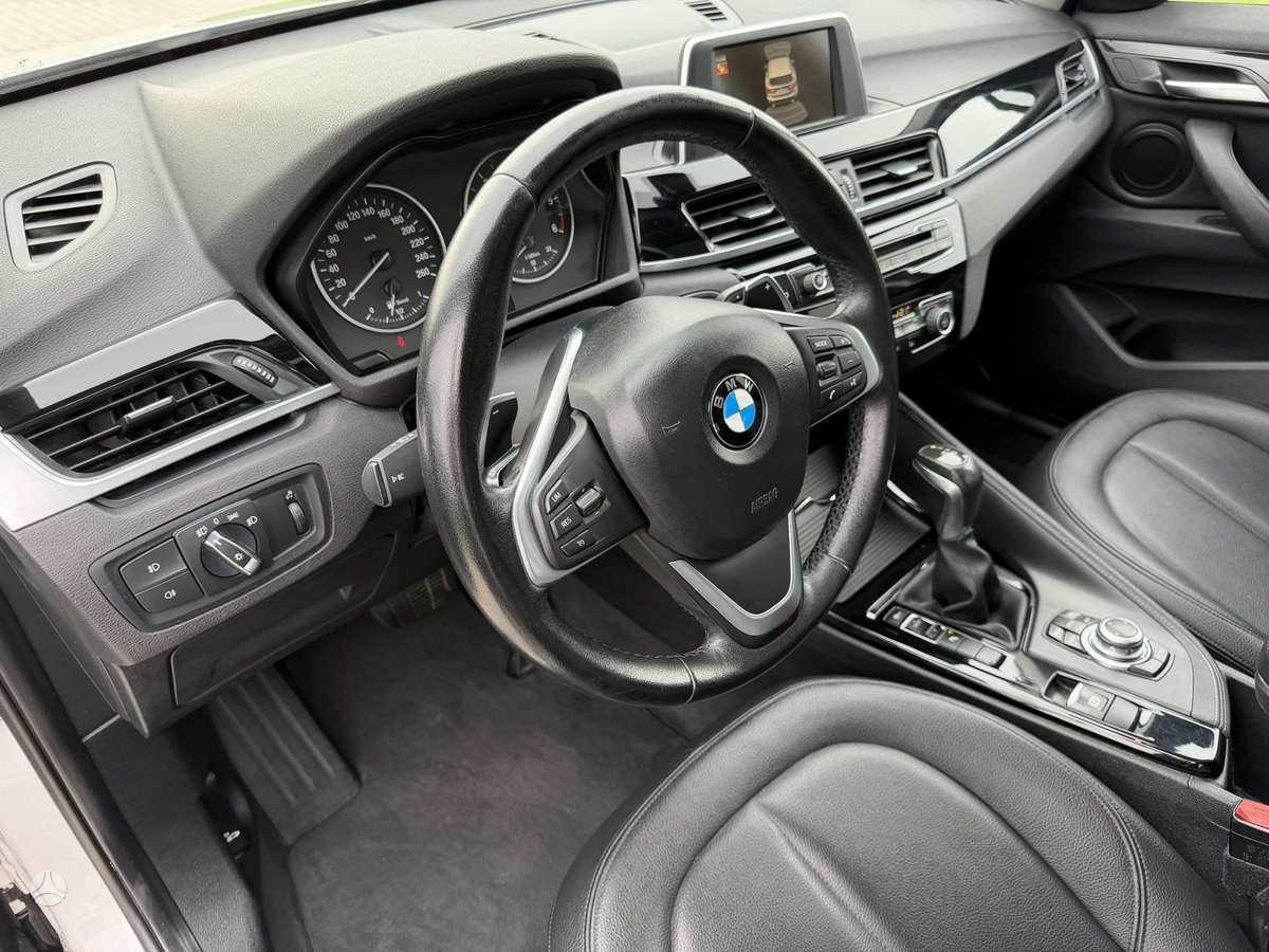 BMW X1, 2.0 l., off-road / crossover