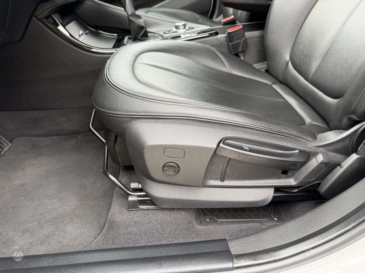 BMW X1, 2.0 l., off-road / crossover