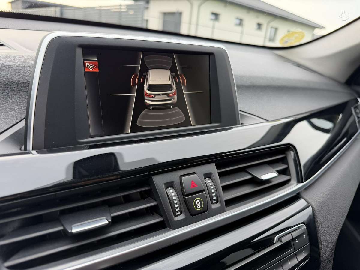 BMW X1, 2.0 l., off-road / crossover
