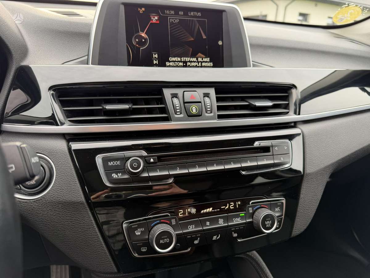 BMW X1, 2.0 l., off-road / crossover
