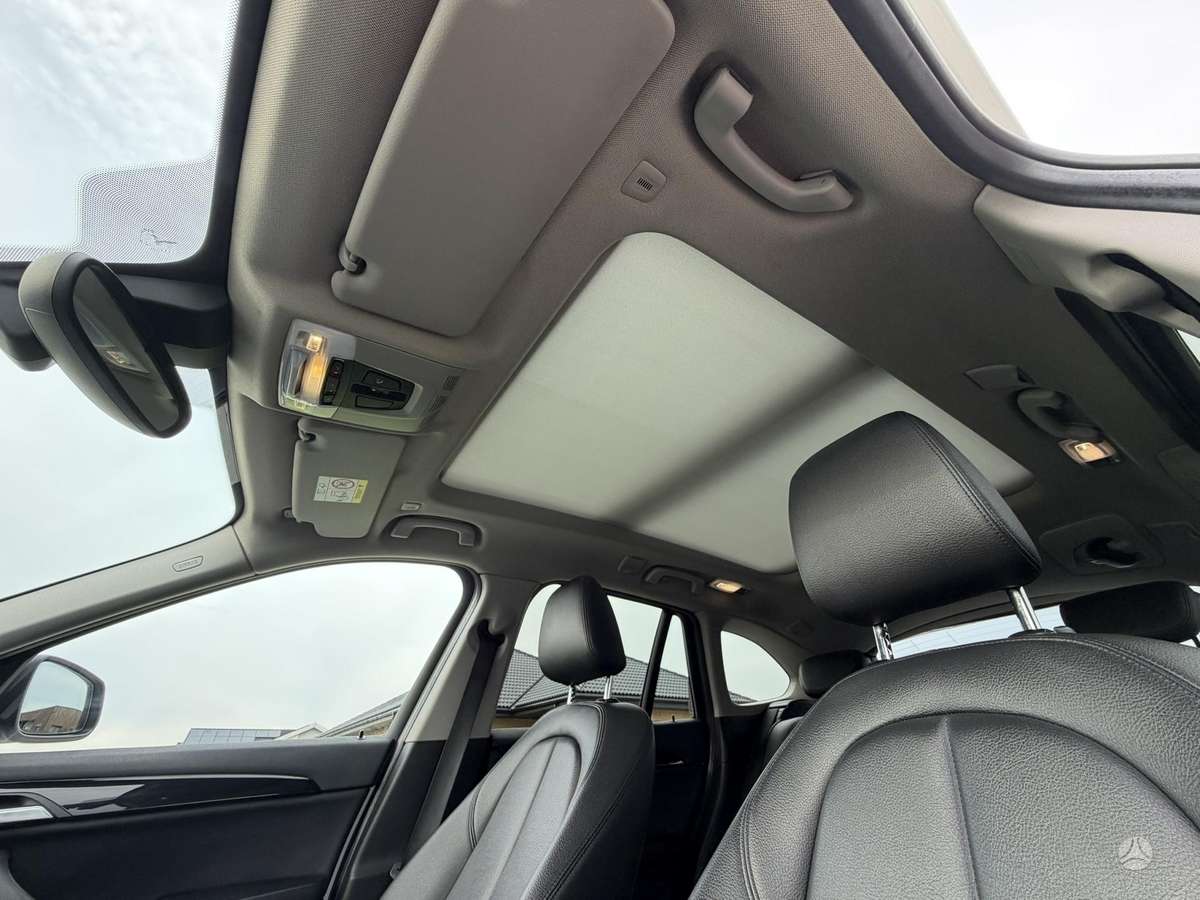 BMW X1, 2.0 l., off-road / crossover