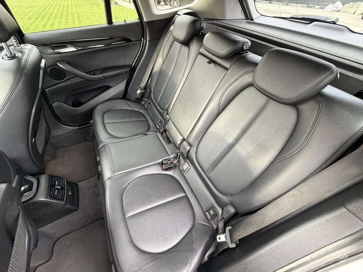 BMW X1, 2.0 l., off-road / crossover