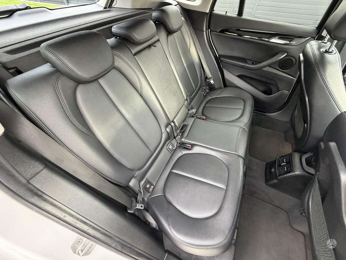 BMW X1, 2.0 l., off-road / crossover