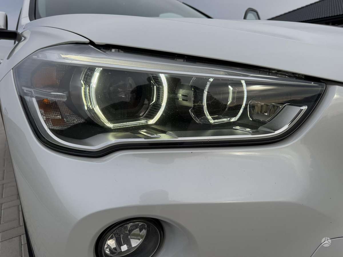 BMW X1, 2.0 l., off-road / crossover