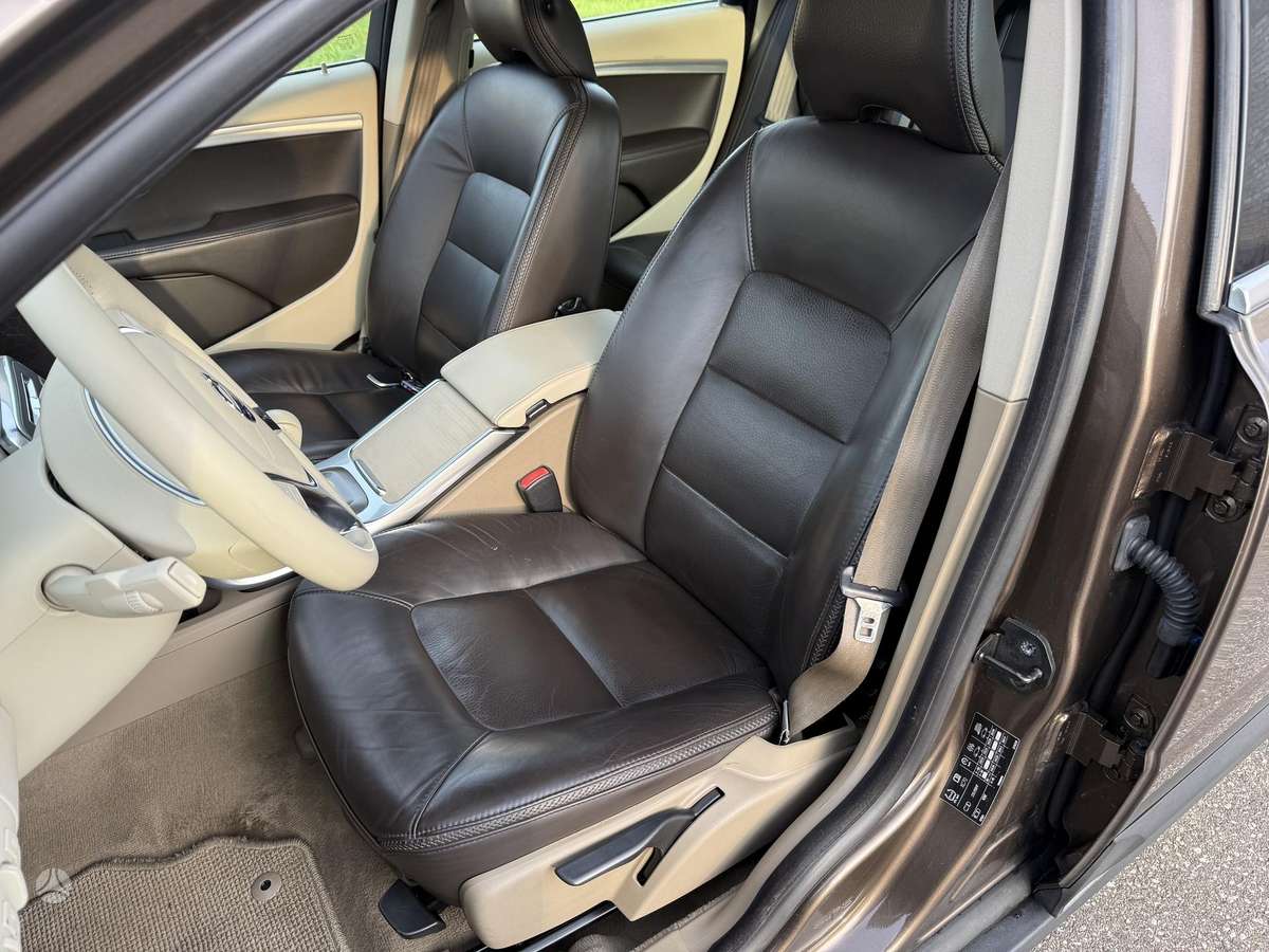 Volvo XC70, 2.0 l., wagon