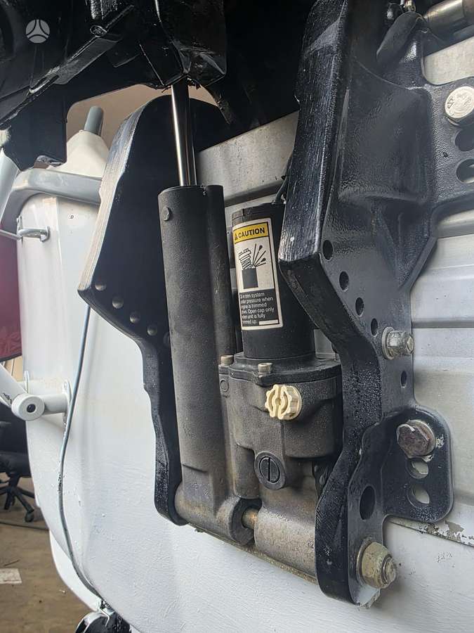 Mercury 30HP, dvitakčiai pakabinami