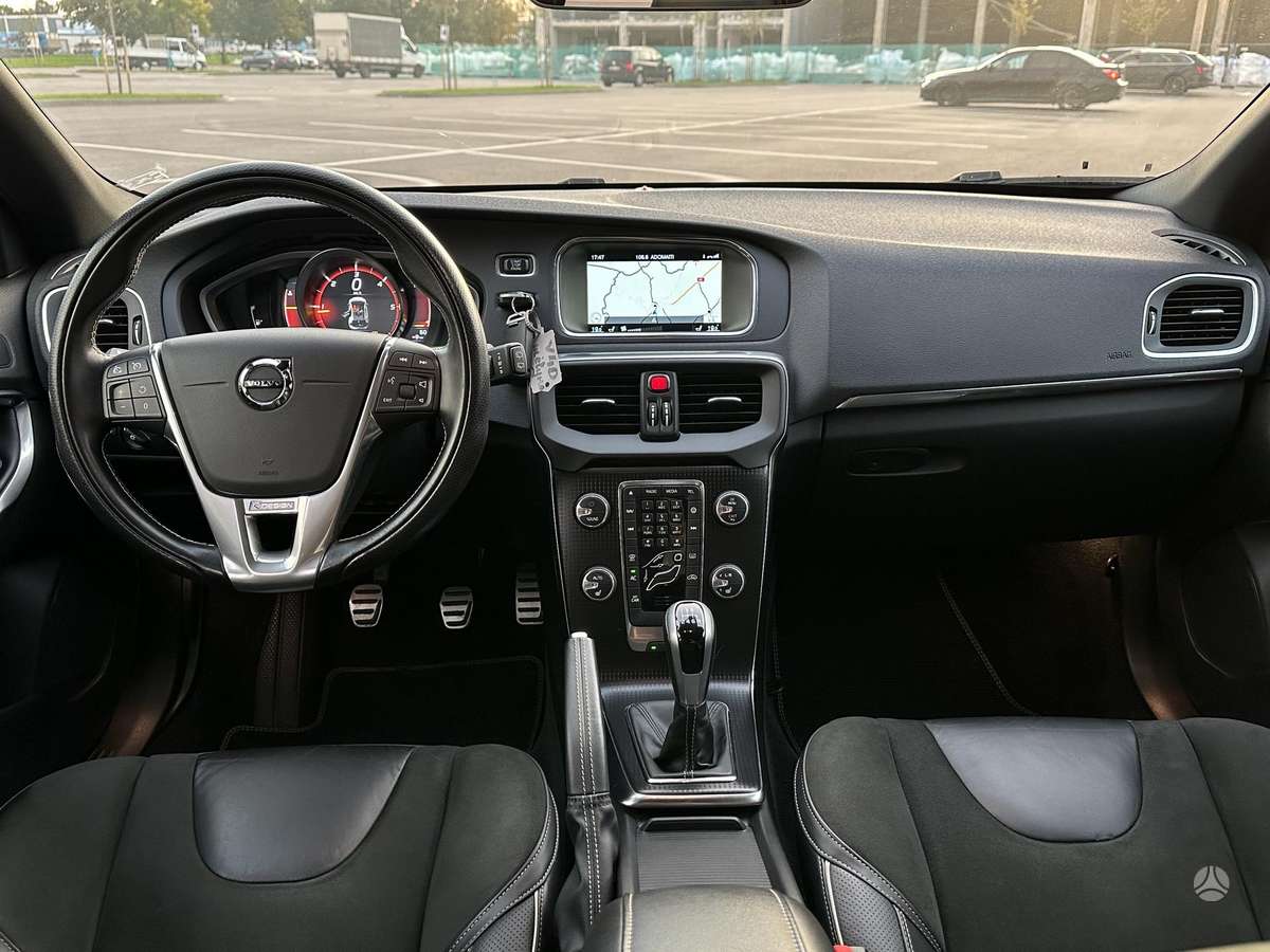 Volvo V40, 2.0 l., hatchback